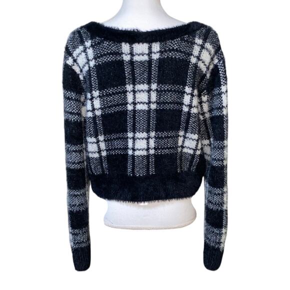 Women's V Neck Cropped Black Plaid Fuzzy Cardigan Sweater Sz Med Preppy Academic - Picture 3 of 10